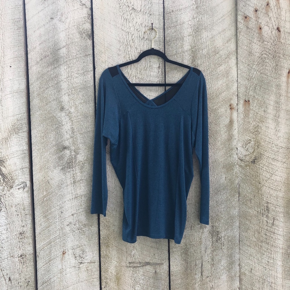 Lucy | blue and black lightweight long sleeve top